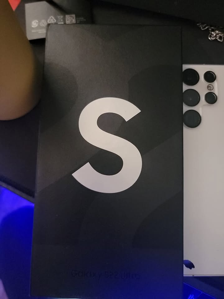 Ultra 5G Black 128GB - 6.8 120 Hz AMOLED Display, 108MP+12MP+10MP+10MP Rear Came