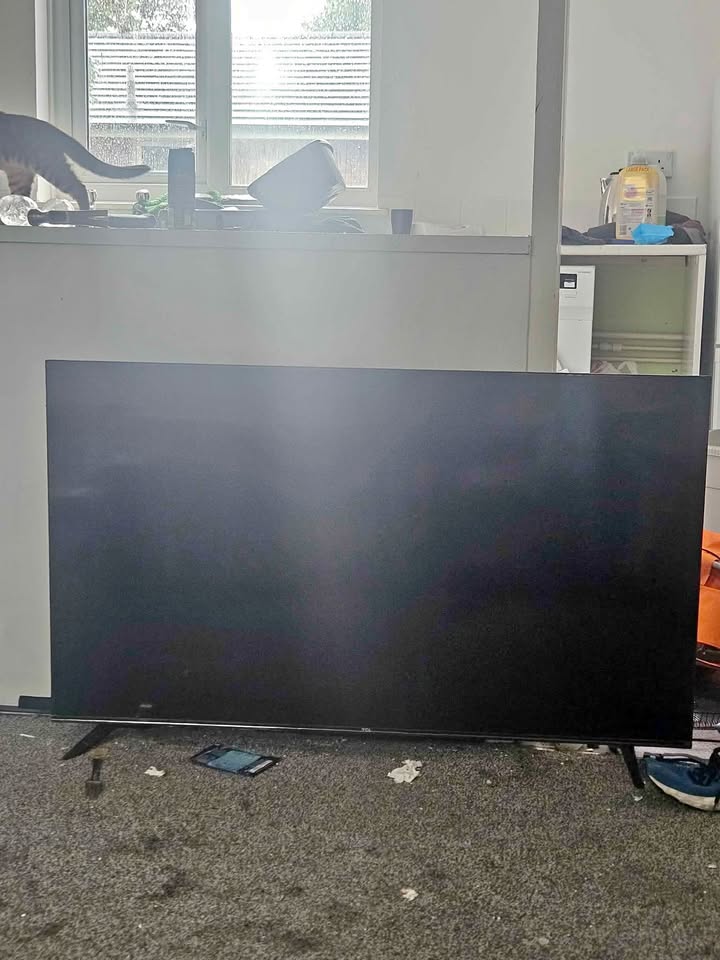 TCL 50PF650K 50-inch 4K UHD, HDR Smart LED Fire TV (Dolby Vision, Dolby Atmos, DTS, HDR 10, Alexa Built-in, Airplay2, Miracast) [E-Class Energy Efficiency]