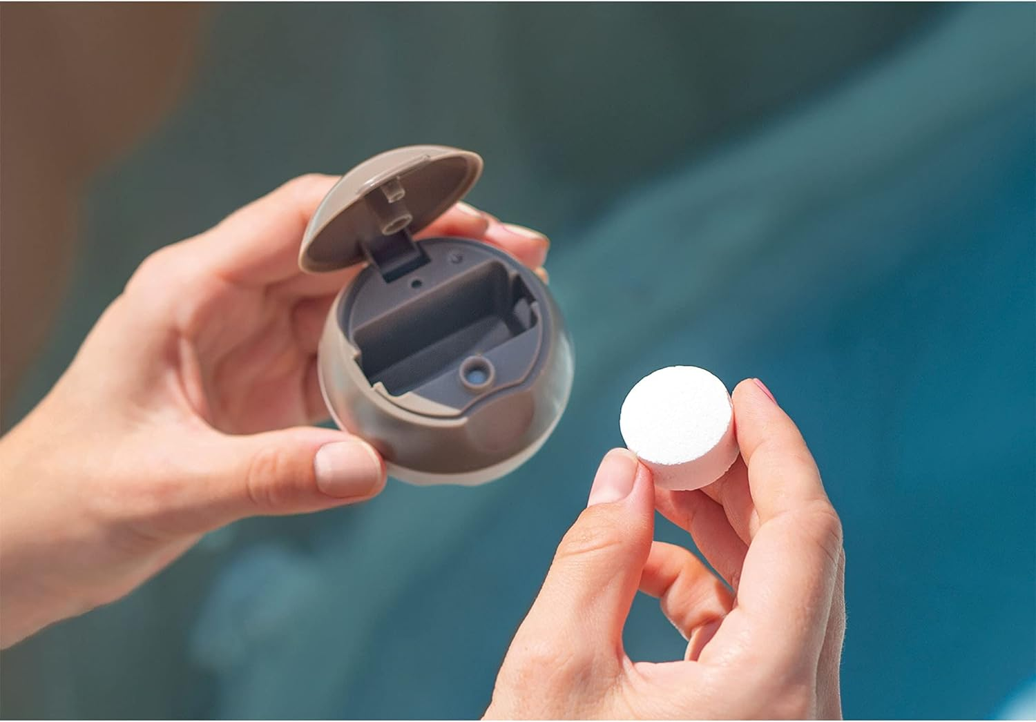 Simple Spa 77in x 26in 4-Person Outdoor Portable Inflatable Round Heated Hot Tub Spa